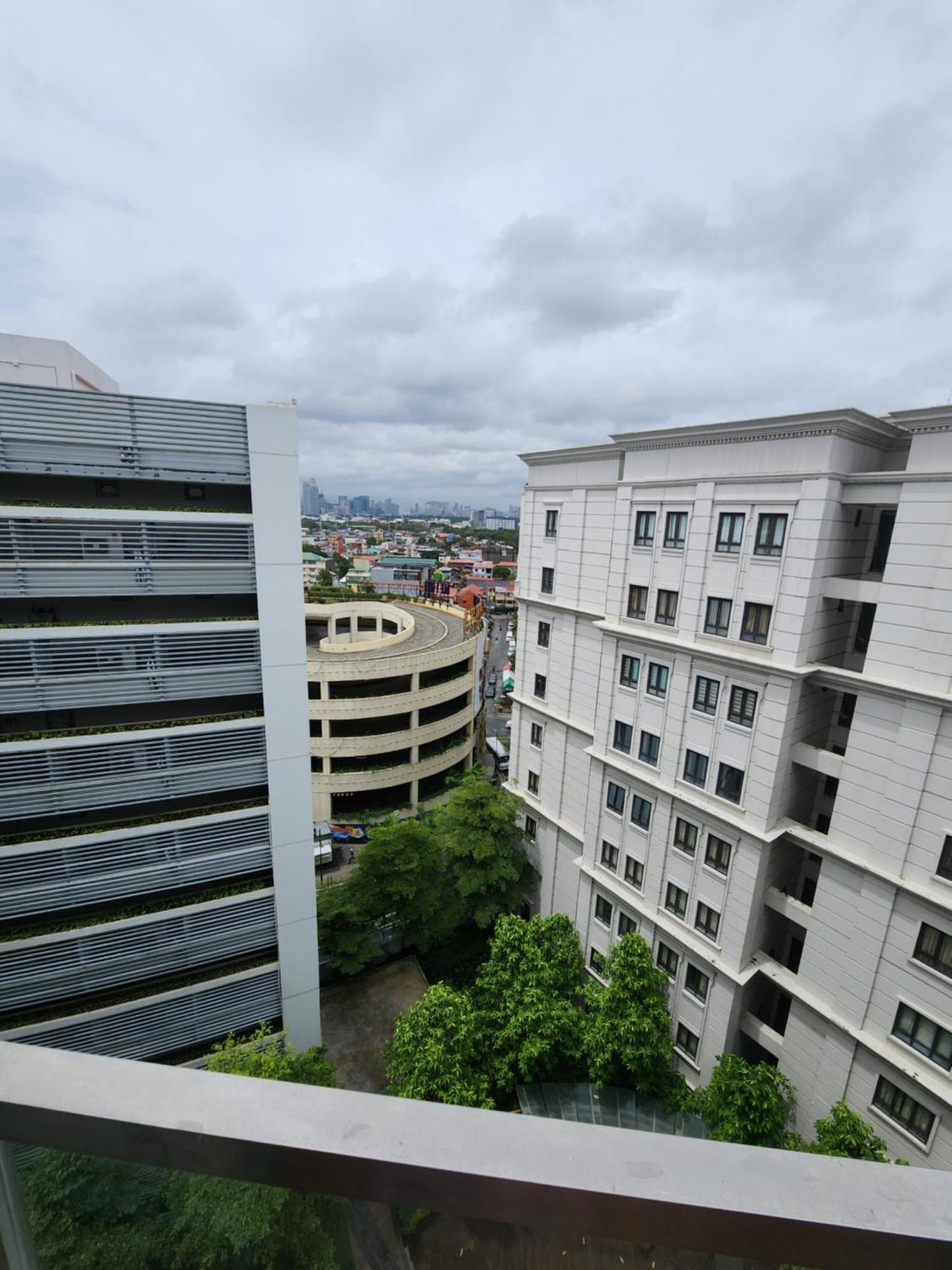 81 Newport C5 10I Balcony & Pool Across Naia T3 Aparthotel Pasay Bagian luar foto